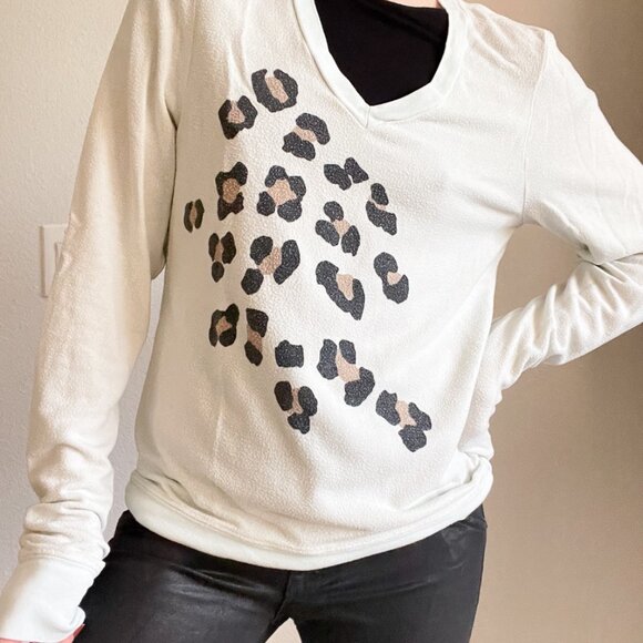 Wildfox Mint Green Leopard Graphic Sweatshirt V-Neck XS Vintage Cozy Pullover - Picture 3 of 8